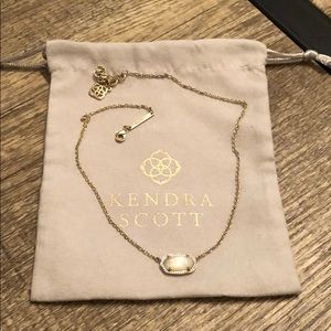 Elisa Pedant Necklace in Ivory Pearl